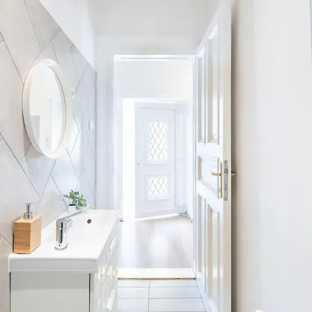 Full Comfort, 4 Bedrooms In The Heart Of The * Budapest