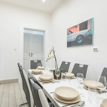 Full Comfort, 4 Bedrooms In The Heart Of The *