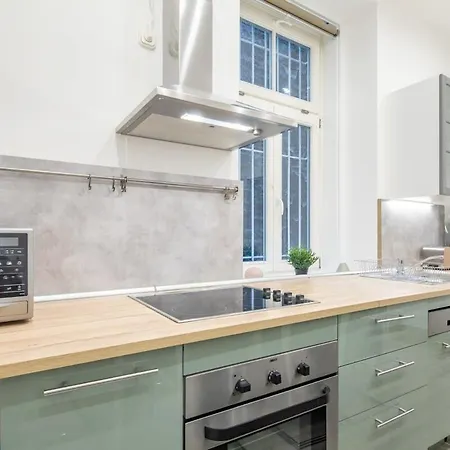 Full Comfort, 4 Bedrooms In The Heart Of The * Budapest