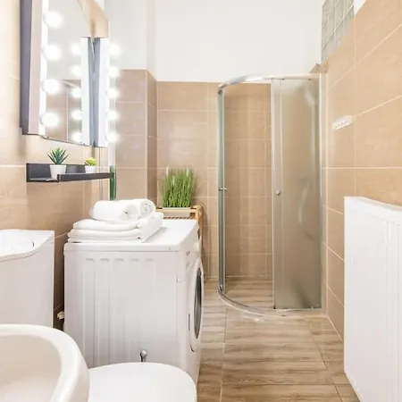 Full Comfort, 4 Bedrooms In The Heart Of The *