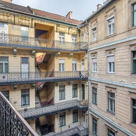 Apartment Full Comfort, 4 Bedrooms In The Heart Of The Budapest
